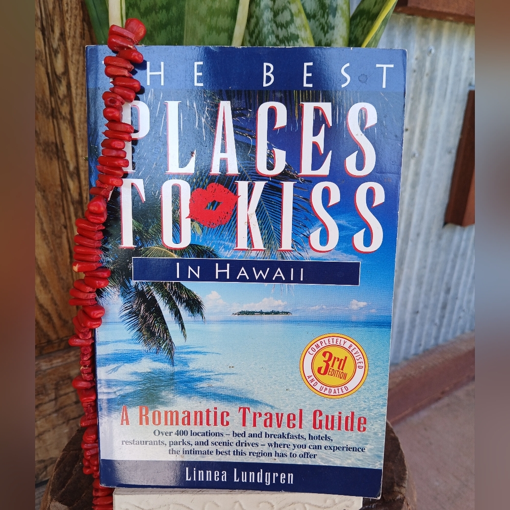 The BEST PLACES To KISS IN Hawaii - A Romantic Travel Guide BOOK Vacation Beach